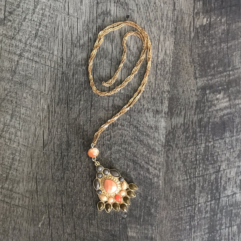 Gold pendent necklace
